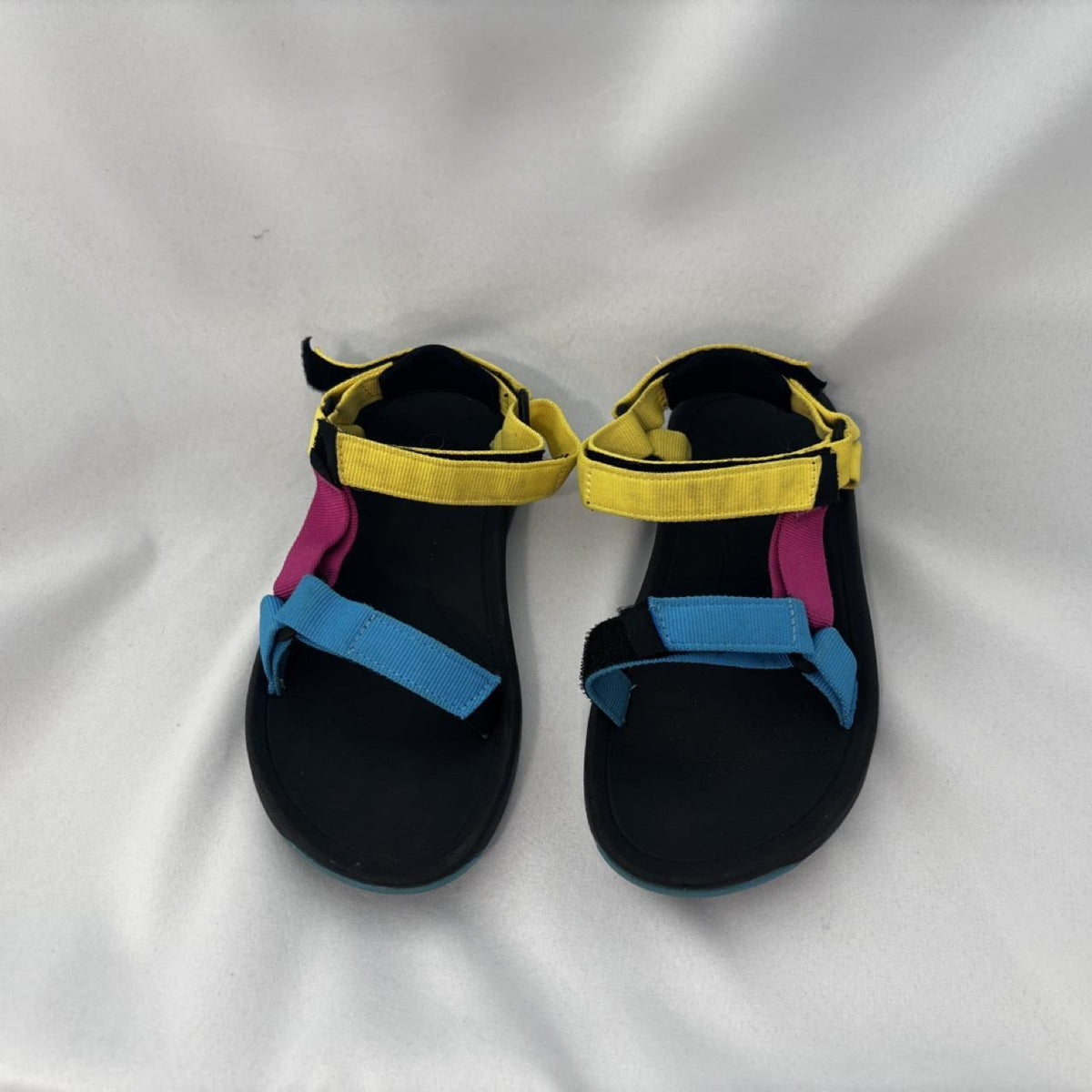 Teva Girls size 3