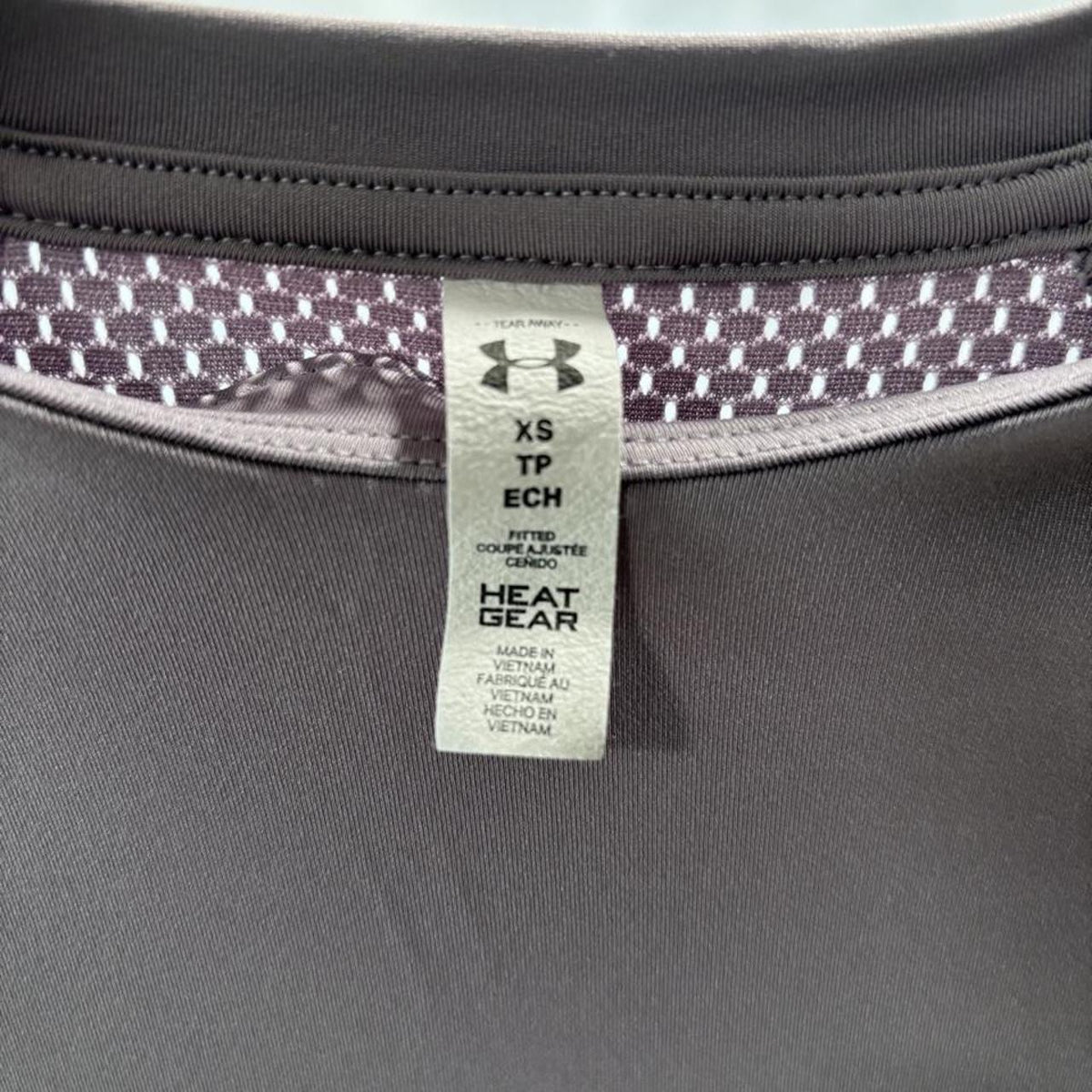 Under Armour HeatGear Mesh Back Fitted Workout Tee XS Gray Purple