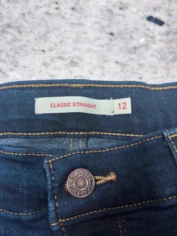 Levi's Women's Size 12 Classic Straight Leg Blue Denim Jeans