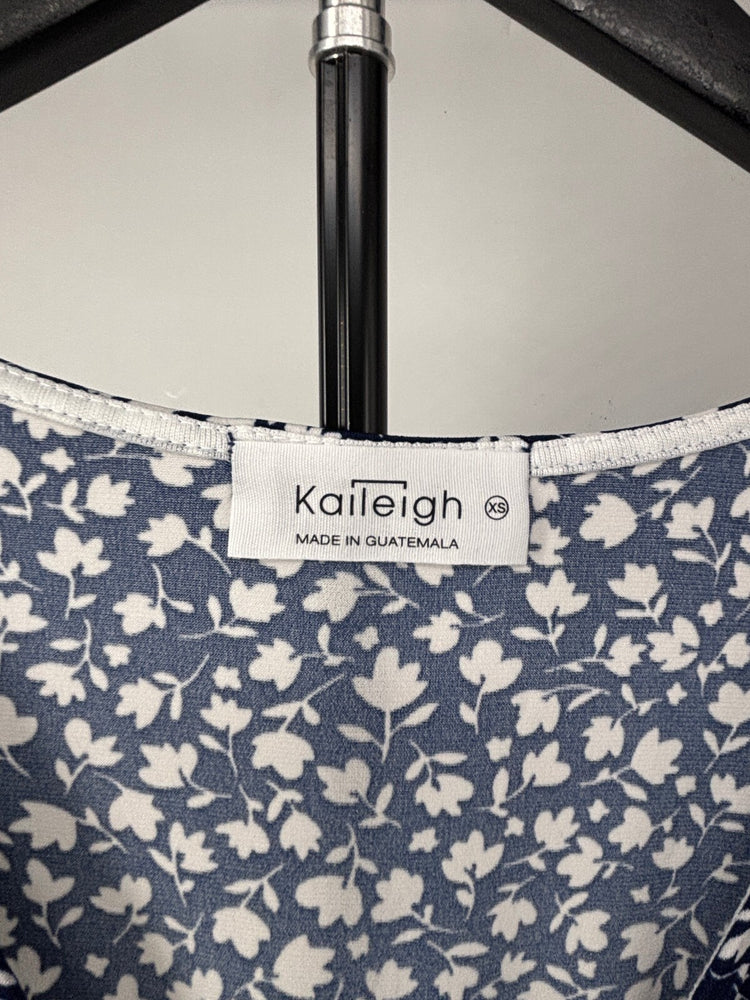 Kaileigh Navy Floral Wide Leg Jumpsuit Women's XS Surplice V-Neck Flutter Sleeve