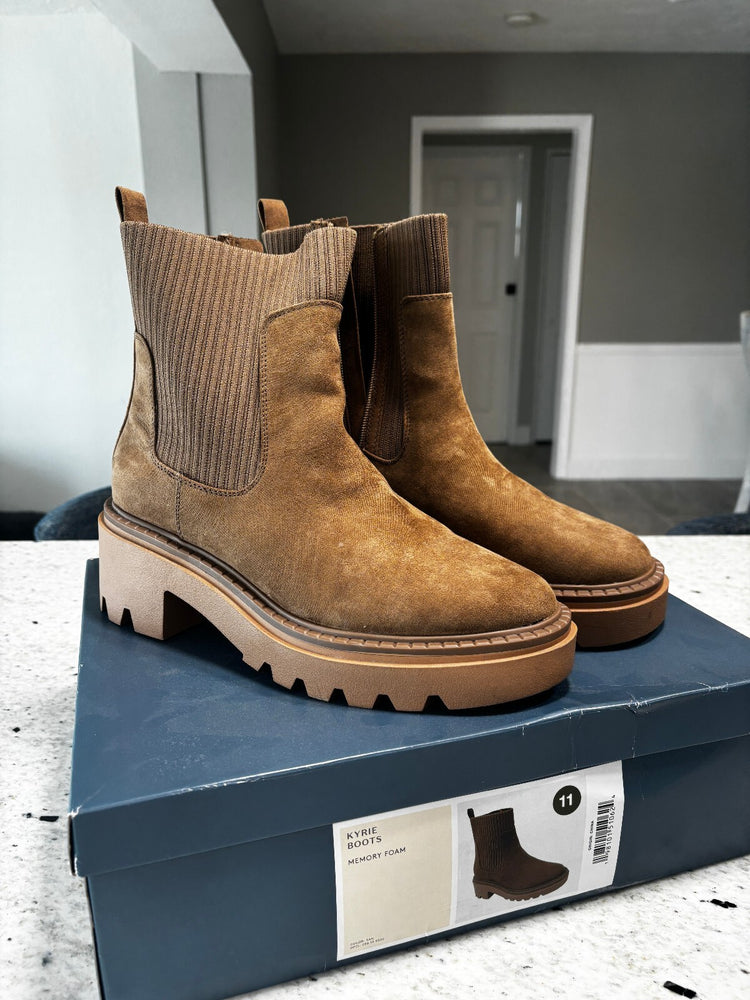 Universal Thread Tan Chelsea Ankle Boots Women's 11 Chunky Lug Sole