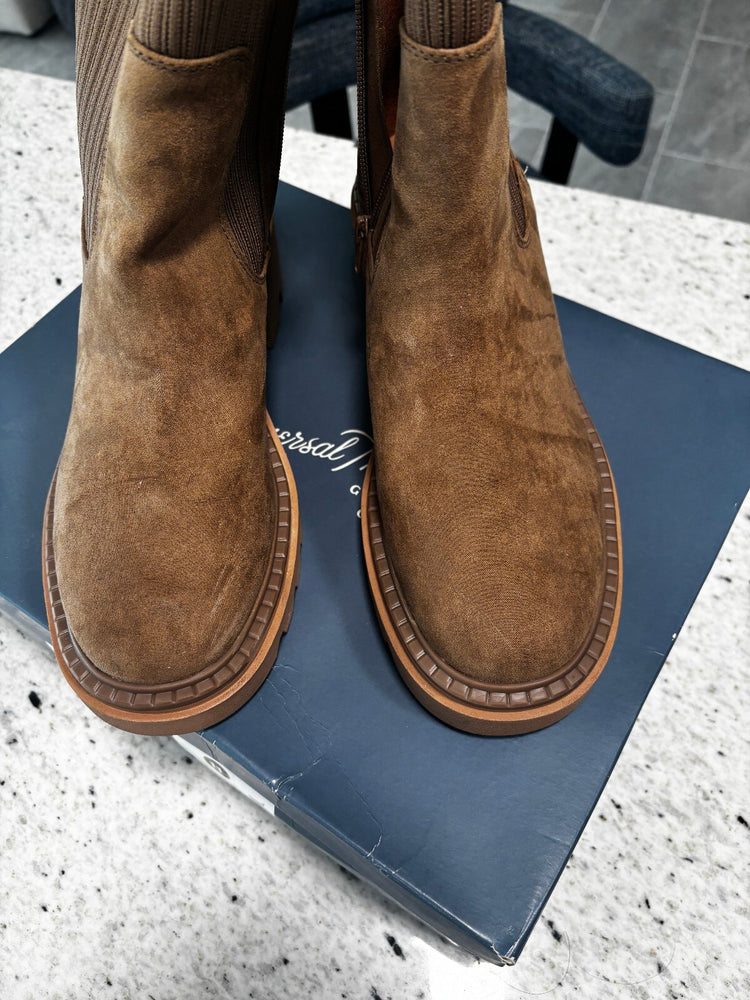 Universal Thread Tan Chelsea Ankle Boots Women's 11 Chunky Lug Sole