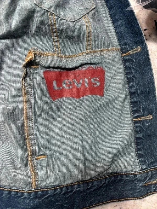 Levi's Denim Trucker Jacket Men's Large Blue Jean Jacket 2011 Classic