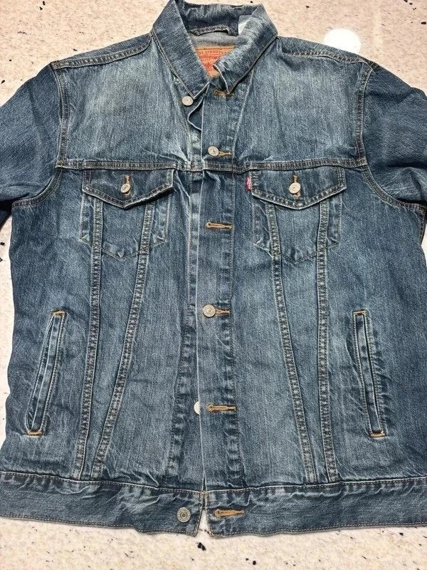Levi's Denim Trucker Jacket Men's Large Blue Jean Jacket 2011 Classic
