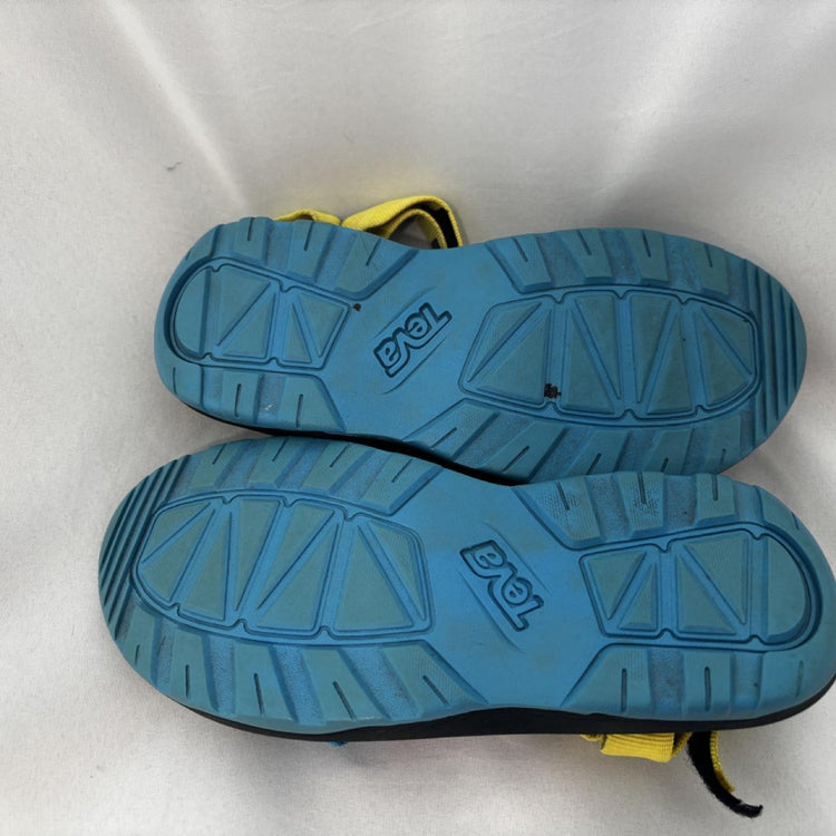 Teva Girls size 3
