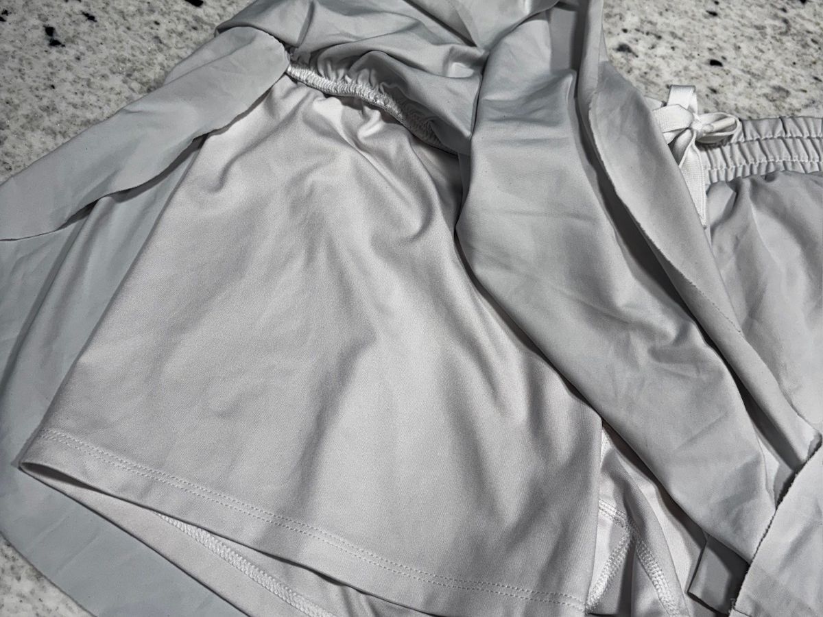 Athleta Women’s Running Shorts Size Large Gray Lightweight Activewear Drawstring